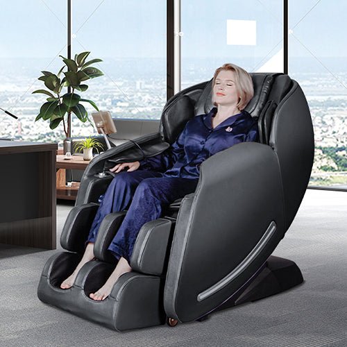 RealRelax Favor-06 massage chair styled in a home office